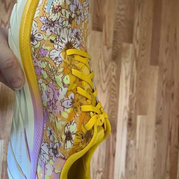 Hoka x Free People Movement Clifton 8 - Picture 3 of 3